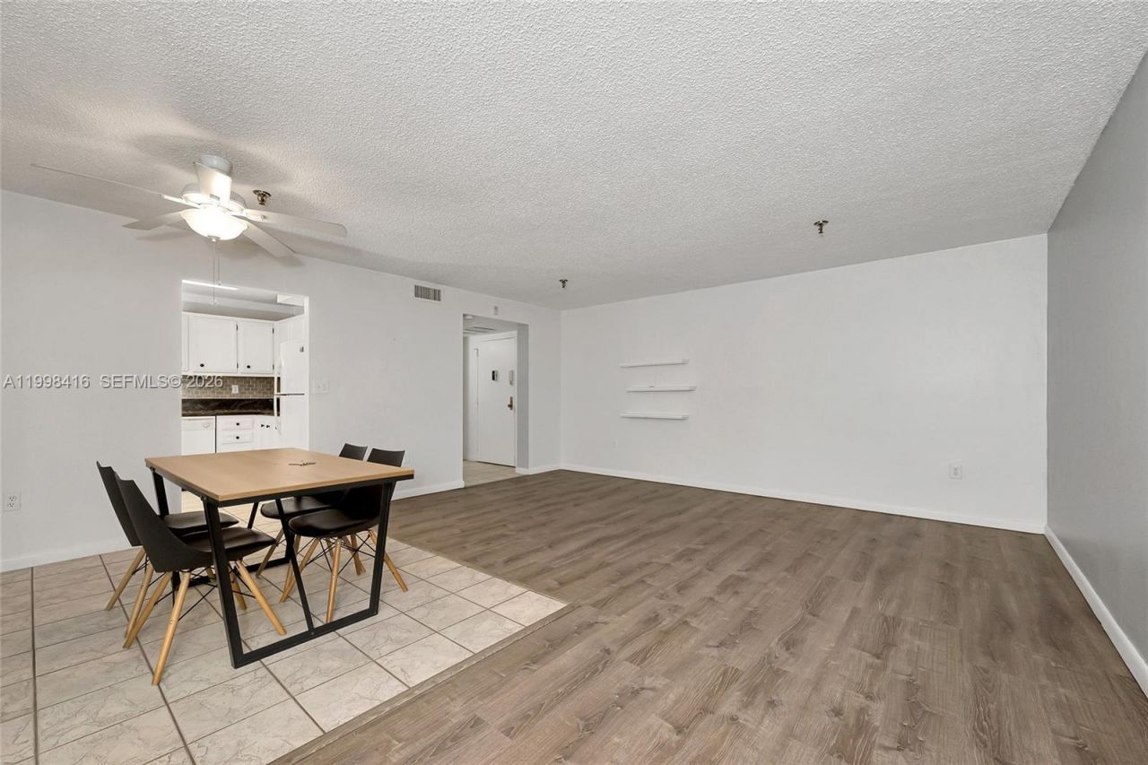 671 NE 195th St, Unit 114E, Miami, FL 33179 Photo
