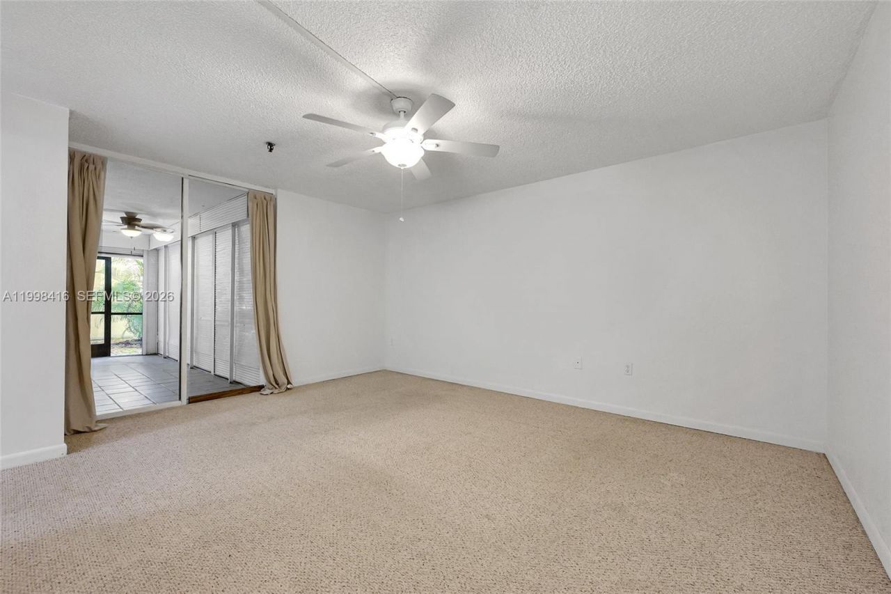 671 NE 195th St, Unit 114E, Miami, FL 33179 Photo