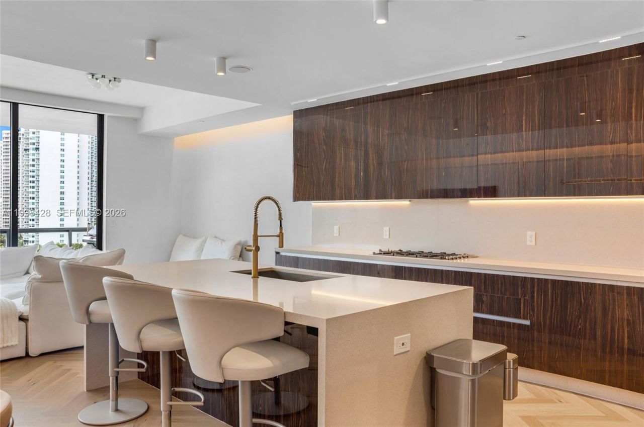 3300 NE 188th St, Unit 812, Aventura, FL 33180 Photo