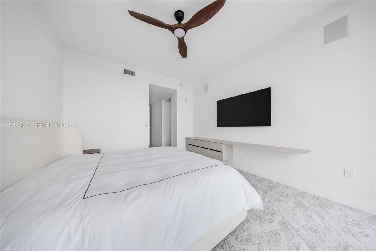 3300 NE 188th St, Unit 812, Aventura, FL 33180 Photo