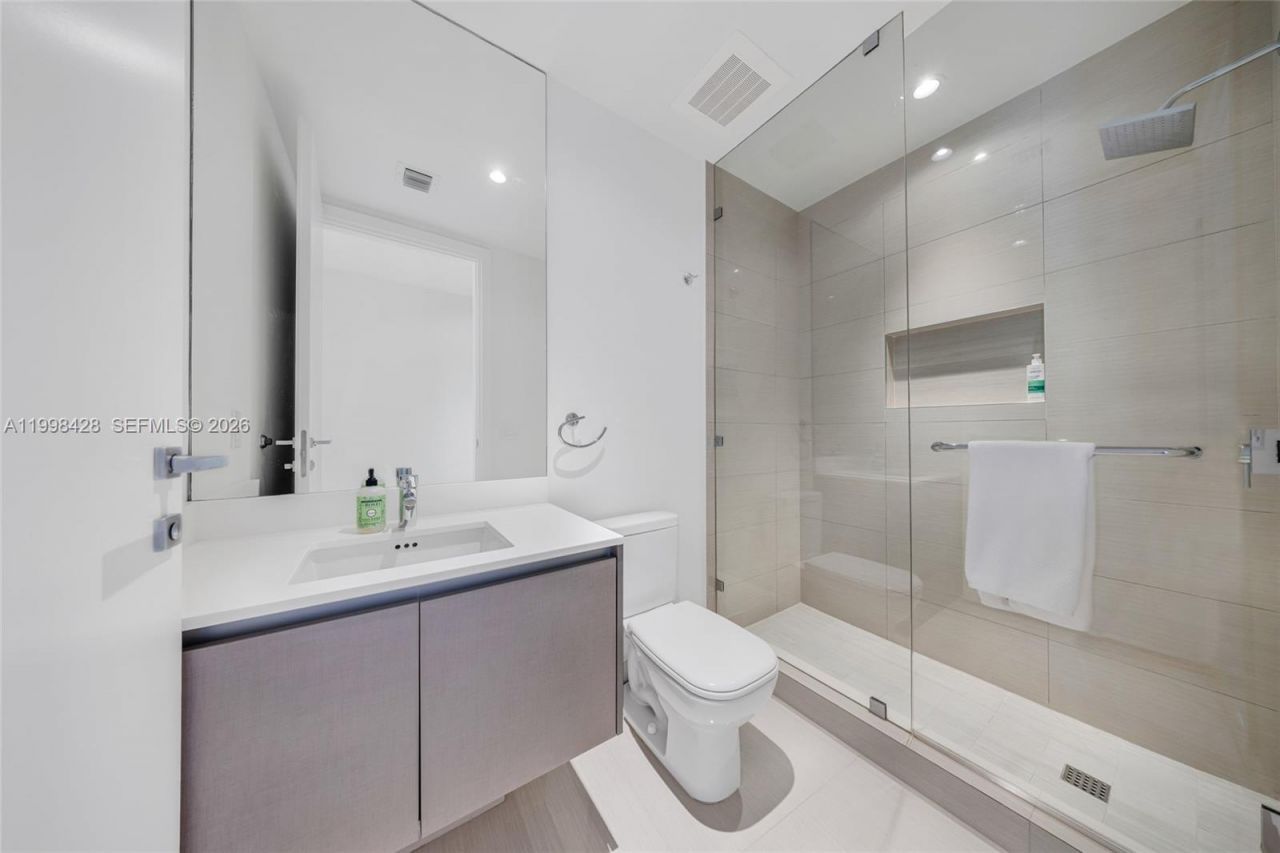 3300 NE 188th St, Unit 812, Aventura, FL 33180 Photo