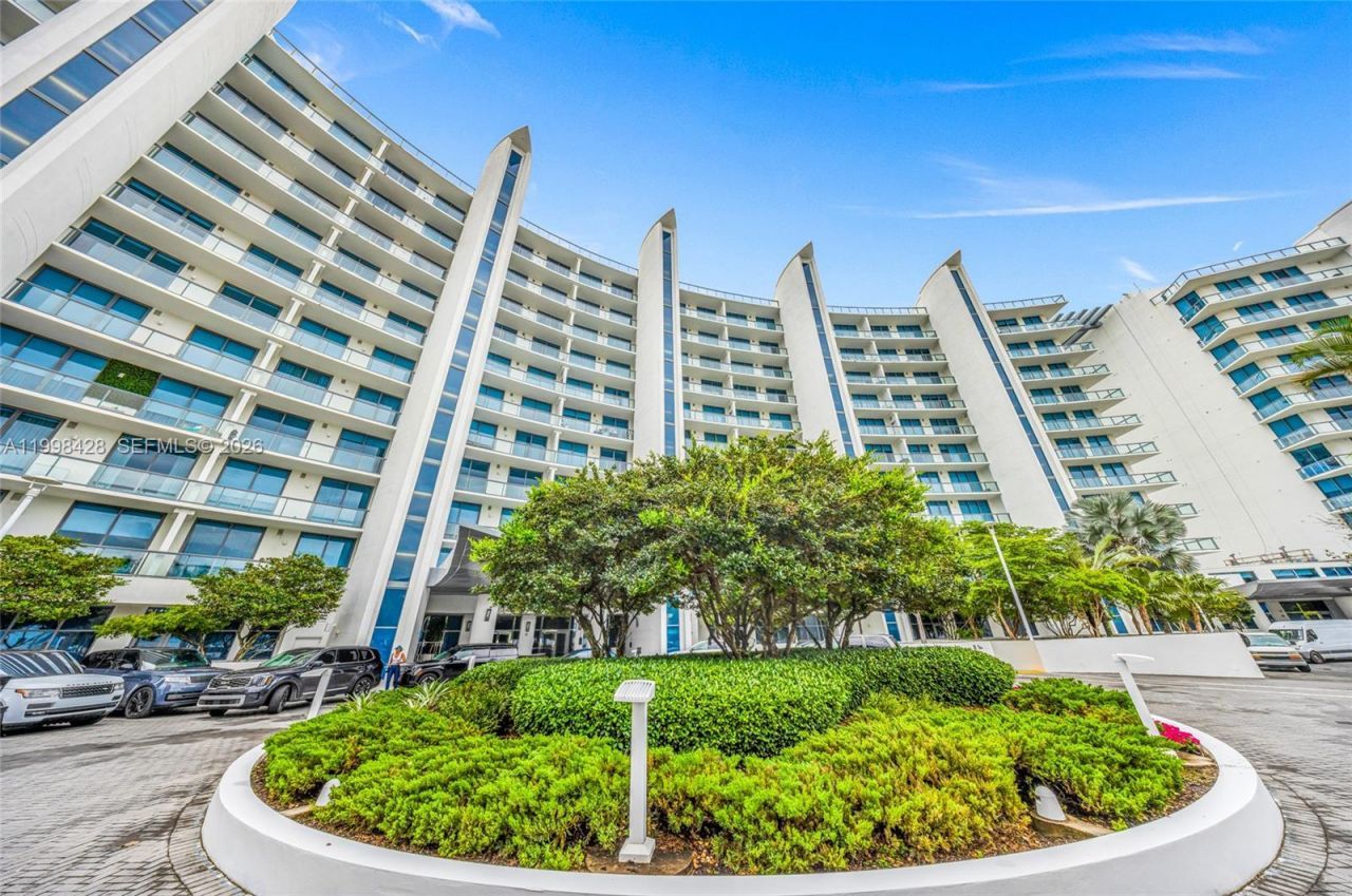 3300 NE 188th St, Unit 812, Aventura, FL 33180 Photo