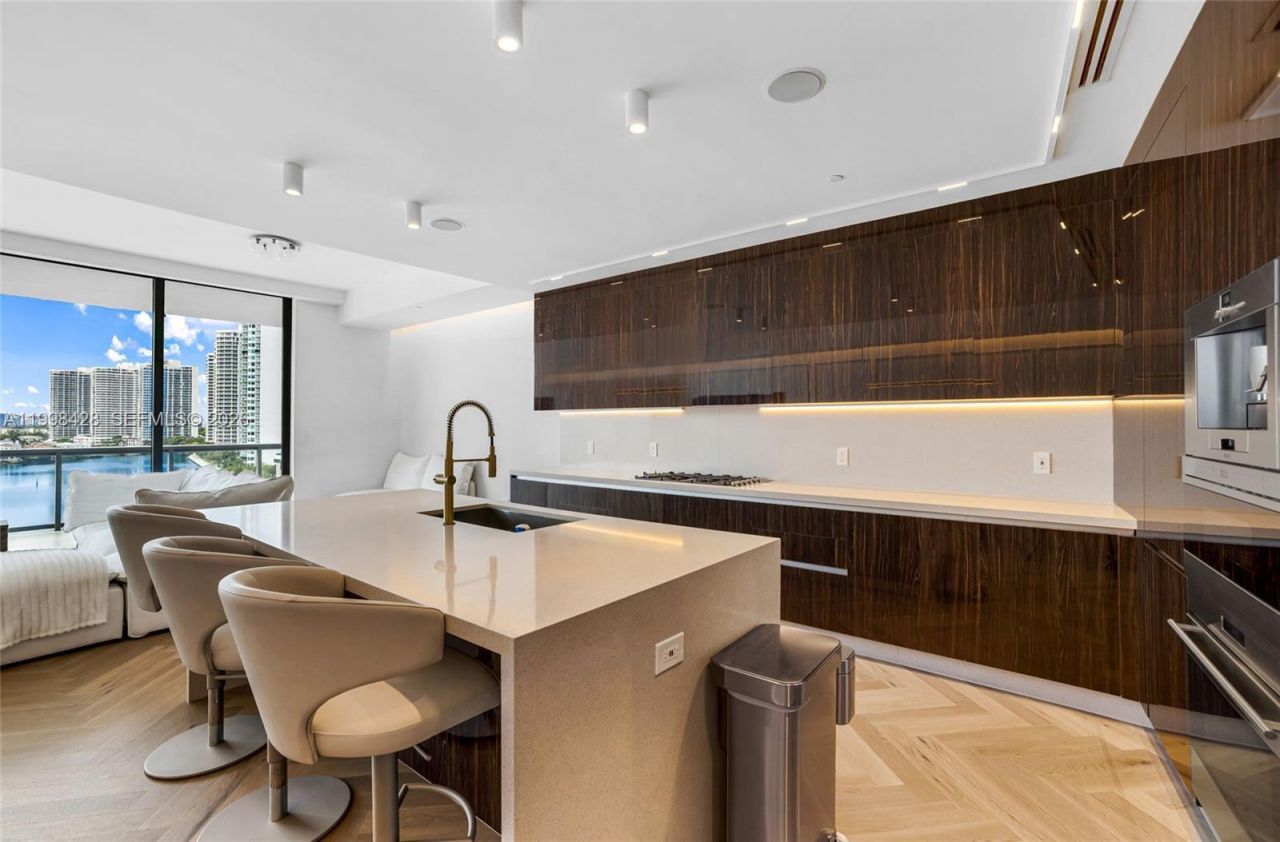 3300 NE 188th St, Unit 812, Aventura, FL 33180 Photo