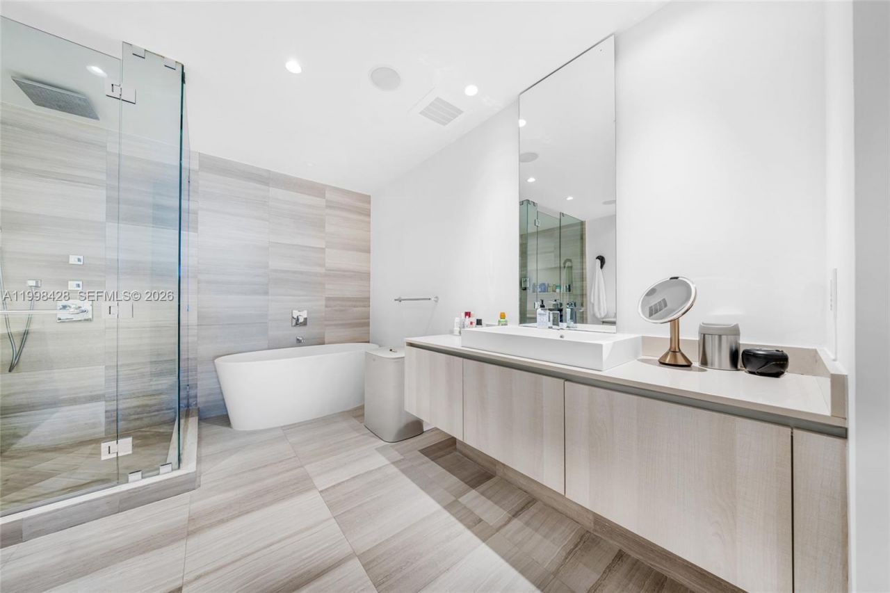 3300 NE 188th St, Unit 812, Aventura, FL 33180 Photo