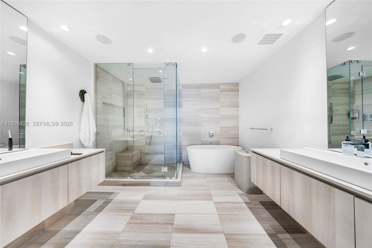 3300 NE 188th St, Unit 812, Aventura, FL 33180 Photo