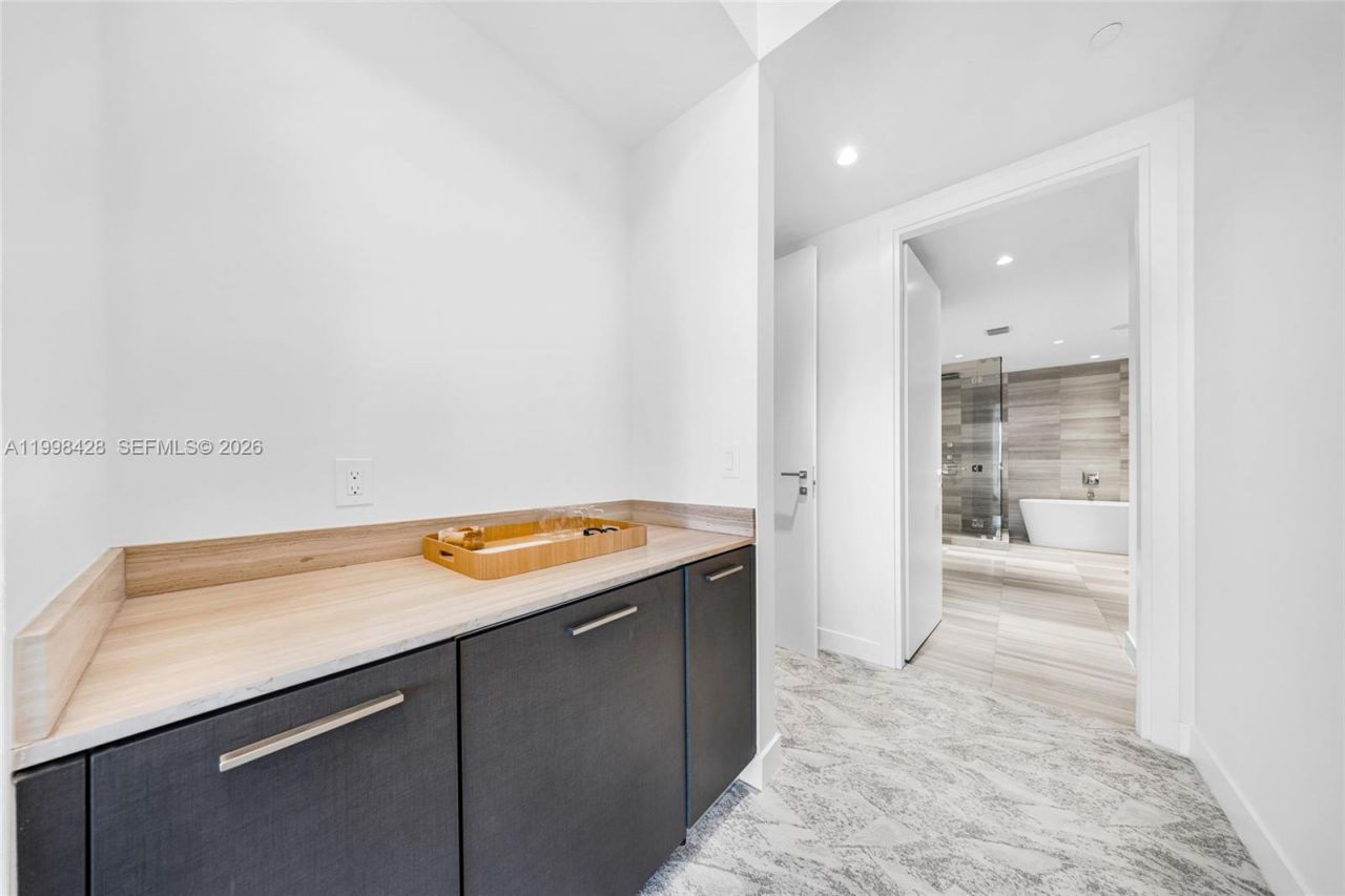 3300 NE 188th St, Unit 812, Aventura, FL 33180 Photo