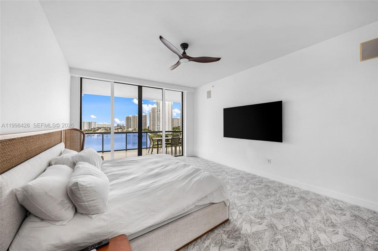 3300 NE 188th St, Unit 812, Aventura, FL 33180 Photo