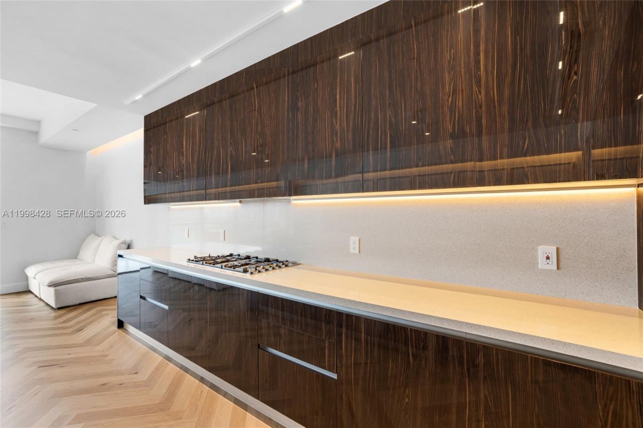 3300 NE 188th St, Unit 812, Aventura, FL 33180 Photo