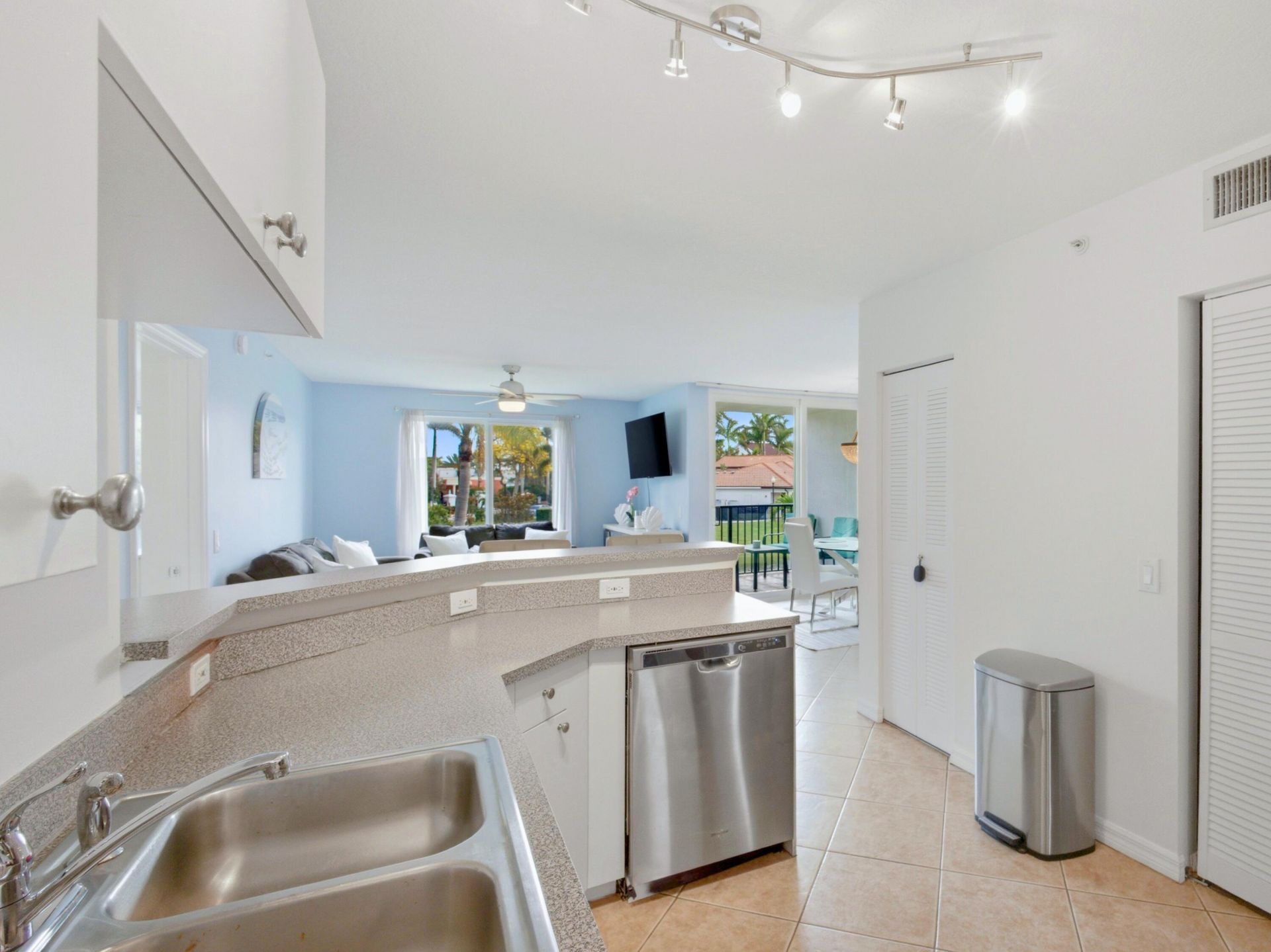 316 Villa Circle, Boynton Beach, FL 33435 Photo