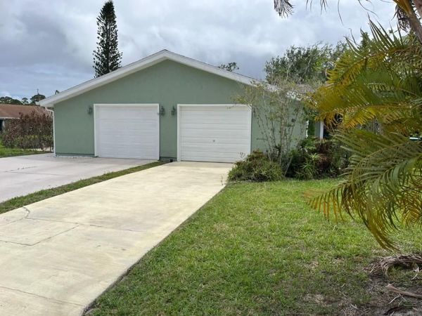 1438 SE Larkwood Circle, Port St. Lucie, FL 34952