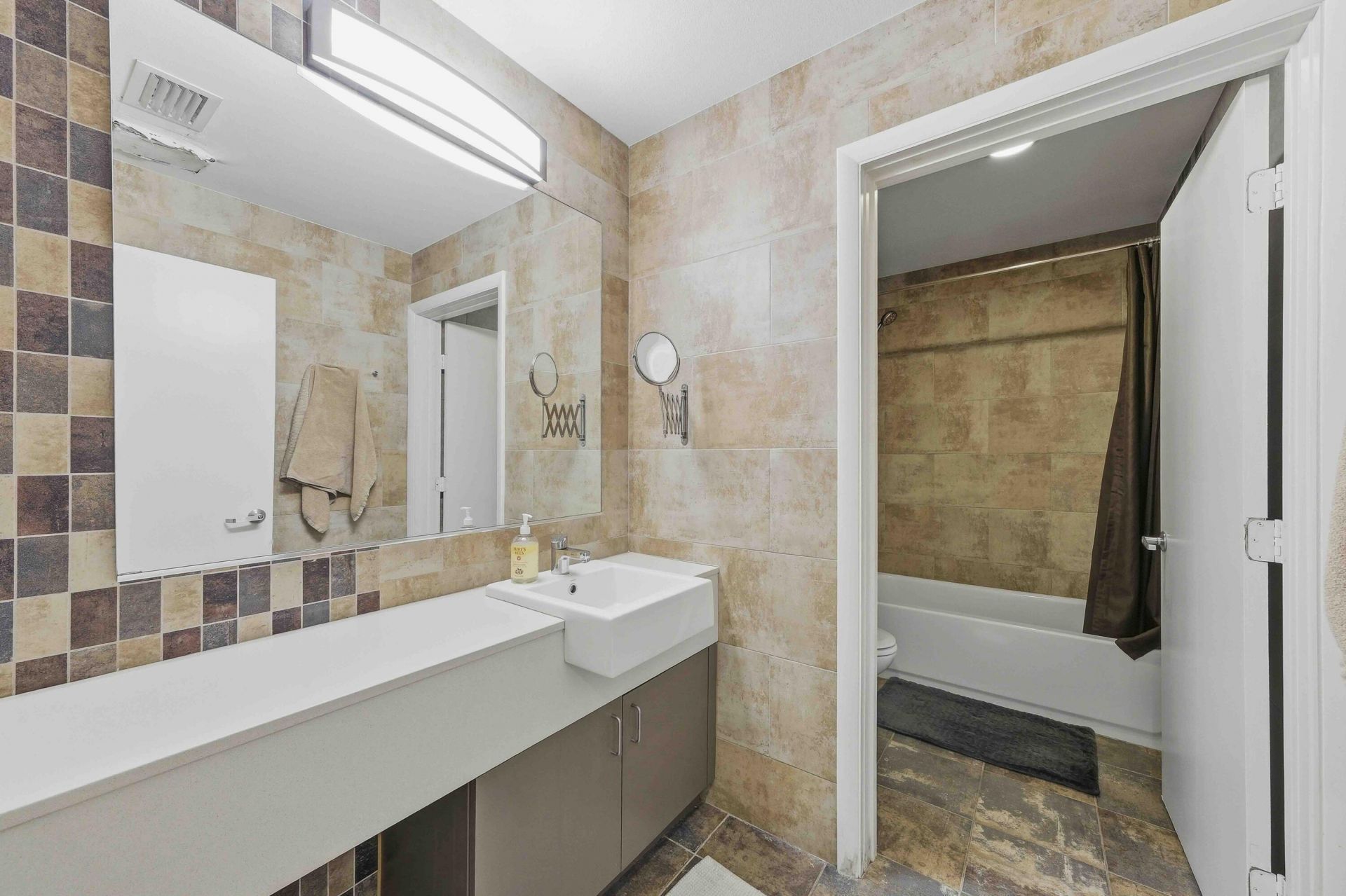 2950 S Flamingo Road, Davie, FL 00000 Photo