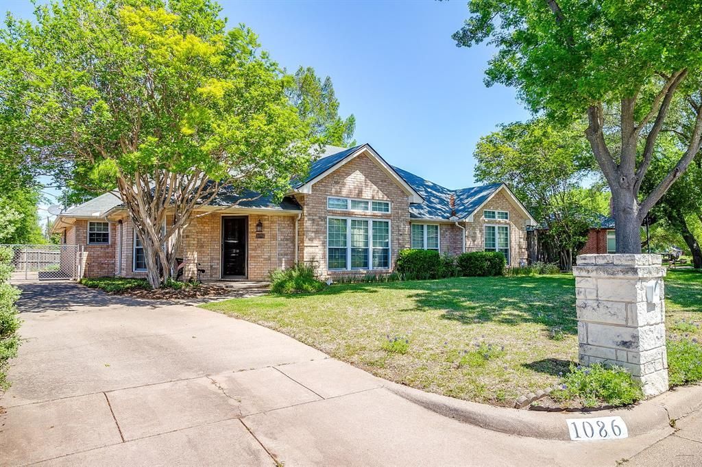 1086 Rock Ridge Drive, Burleson, TX 76028 Main Photo