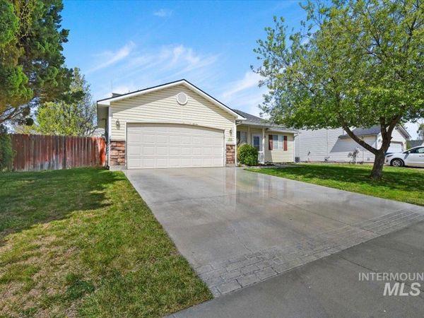 1406 Tamarack Dr, Nampa, ID 83651