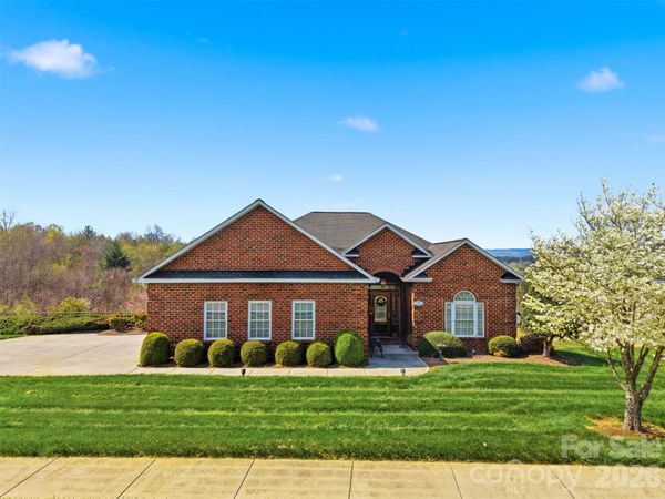 416 Huntington Woods Street N, Lenoir, NC 28645