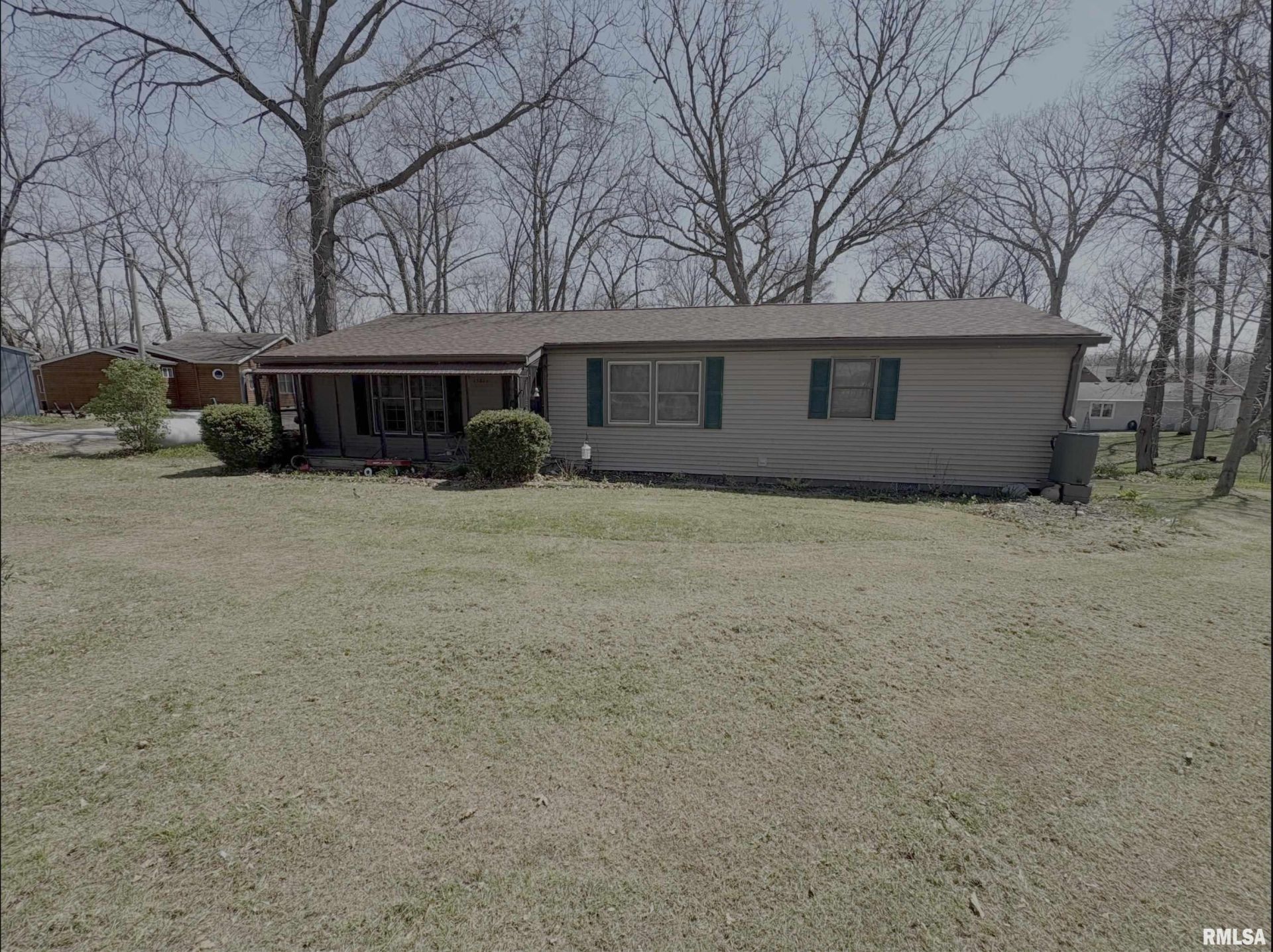 15871 N Lake Road, Girard, IL 62640 Main Photo