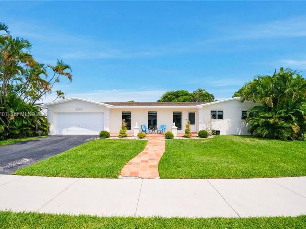 19911 SW 84th Ave, Cutler Bay, FL 33189