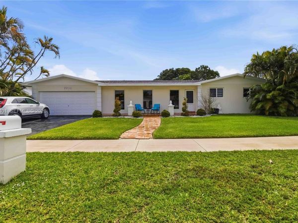 19911 SW 84th Ave , Cutler Bay, FL 33189