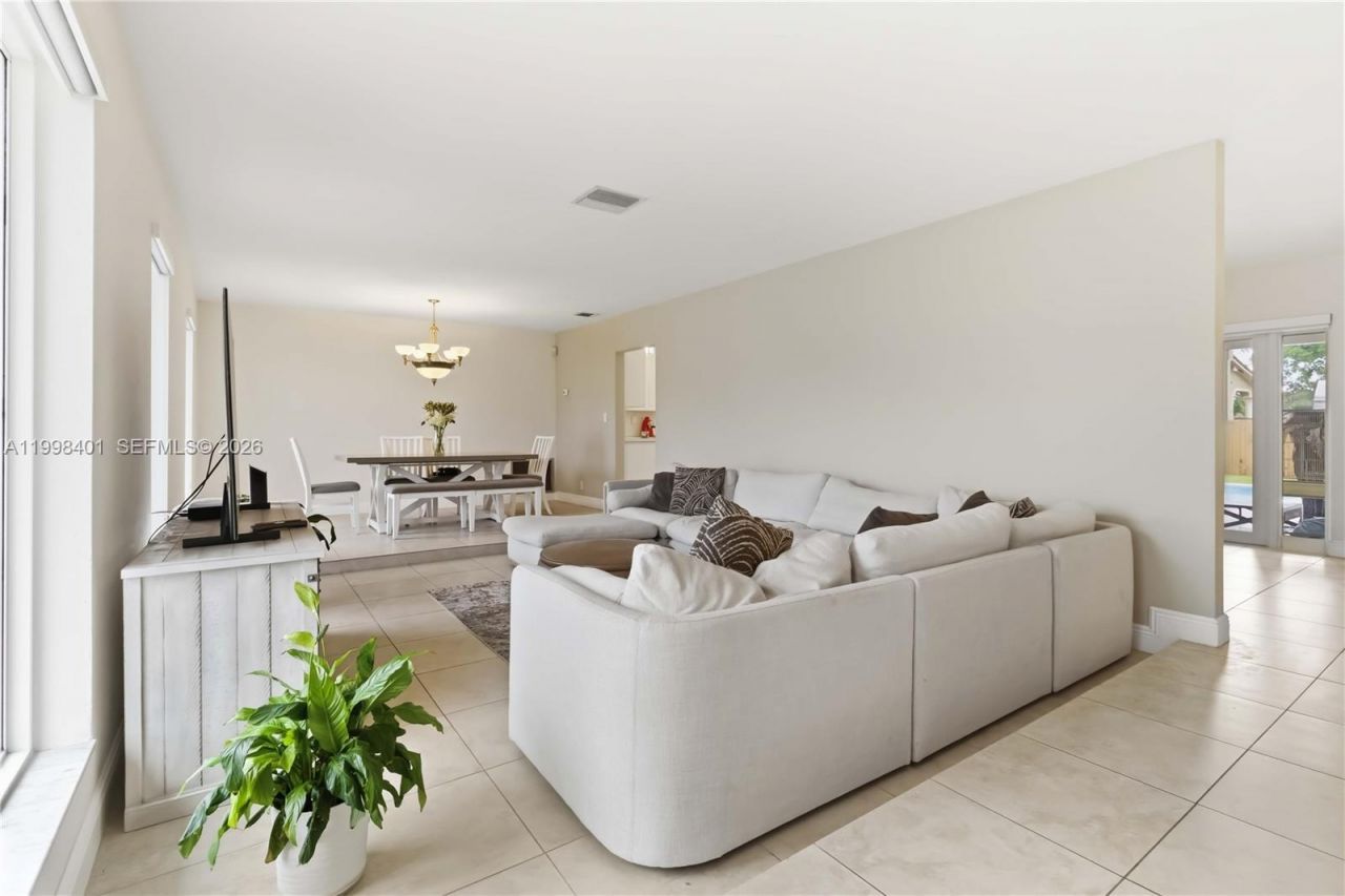 19911 SW 84th Ave, Cutler Bay, FL 33189 Photo