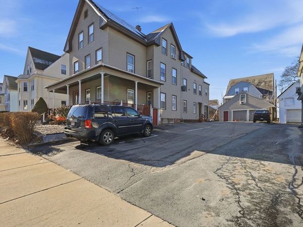 8 Lowell St, Worcester, MA 01603