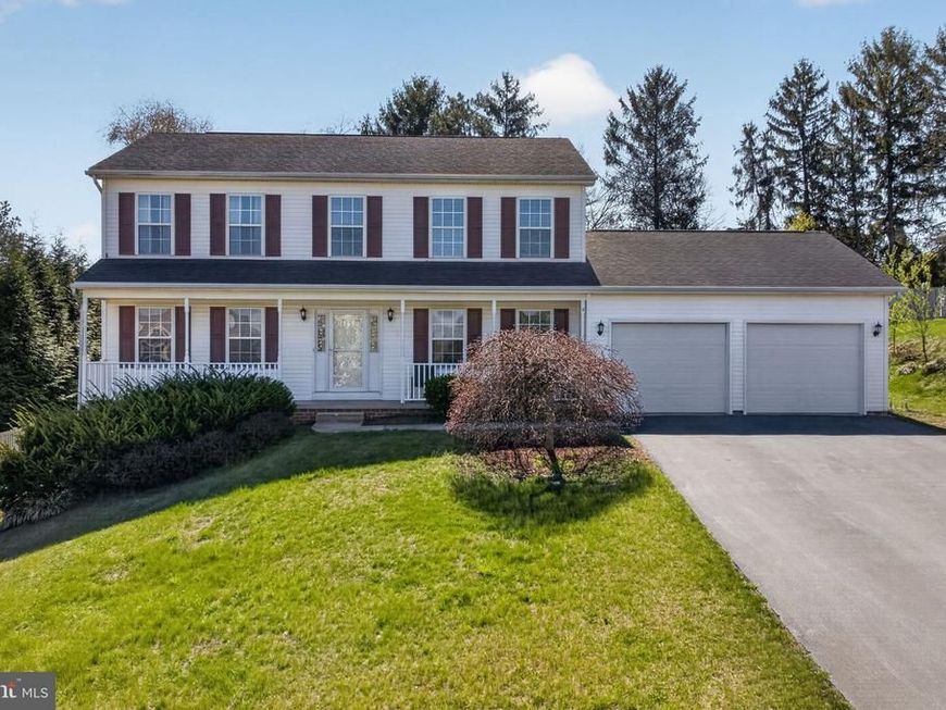 212 Sunset Circle, Red Lion, PA 17356 Main Photo