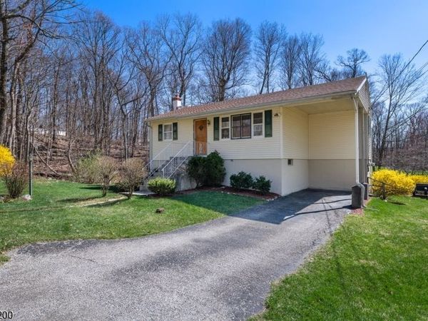 6 Jay Rd, Vernon, NJ 07422