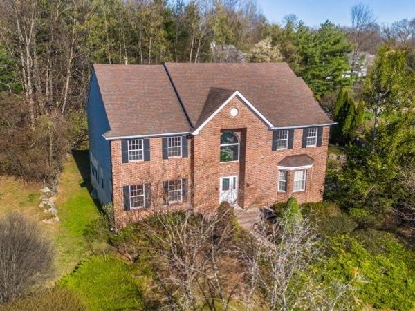 10 Pierson Ct, Mahwah, NJ 07430