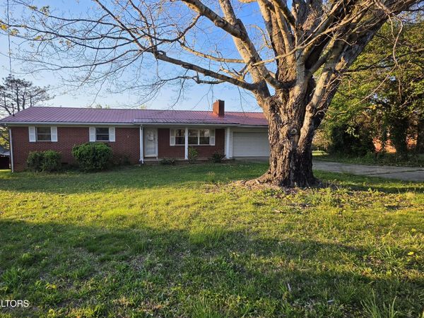 2420 Pinecrest Circle, Lenoir City, TN 37772