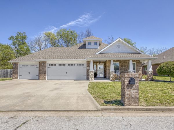 1007 Chesterfield Drive, Webb City, MO 64870
