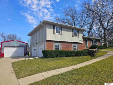 1304 S 4th Avenue, Beatrice, NE 68310