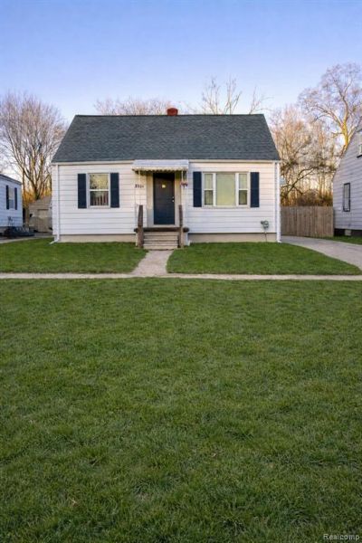 3914 Red Arrow Road , Flint, MI 48507 Main Photo