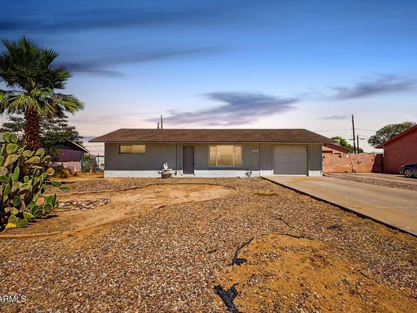 8702 E EDGEWOOD Avenue, Mesa, AZ 85208