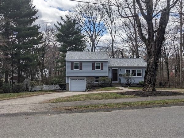 8 Mayfair St, Norwood, MA 02062