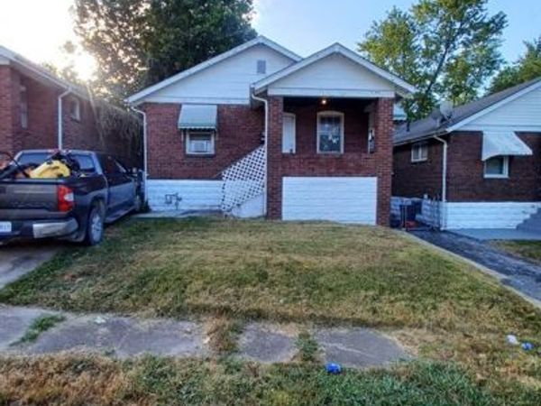 8328 Strathmore Place , Jennings, MO 63136