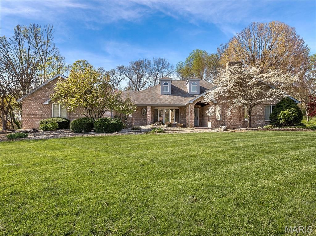 73 Santa Anita Dr, Maryville, IL 62062 Main Photo