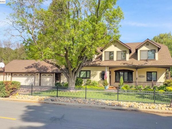 1002 El Curtola Blvd, Lafayette, CA 94595