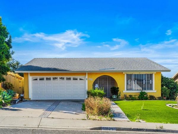 5825 Old Memory, San Diego, CA 92114