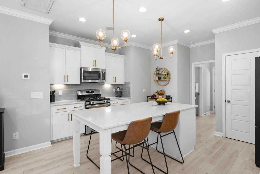 1697 Emmets Road Photo 4