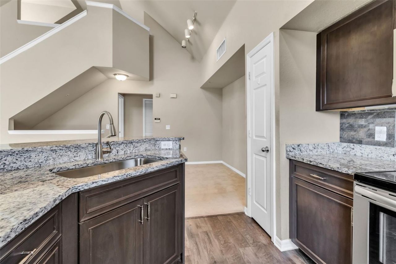 5511 Rosehill Road, Unit 203, Sarasota, FL 34233 Photo