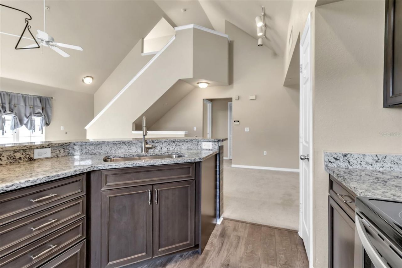 5511 Rosehill Road, Unit 203, Sarasota, FL 34233 Photo