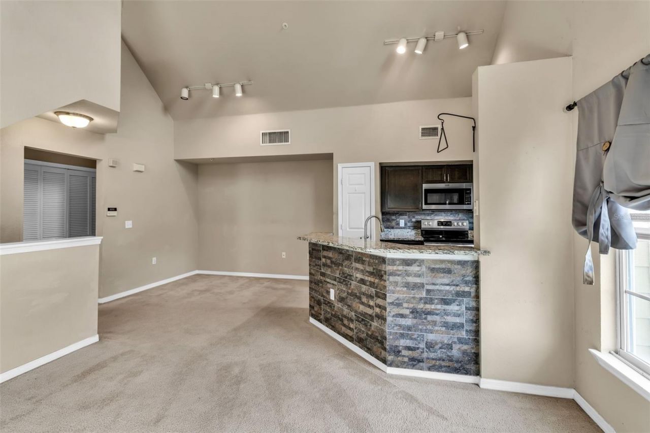 5511 Rosehill Road, Unit 203, Sarasota, FL 34233 Photo