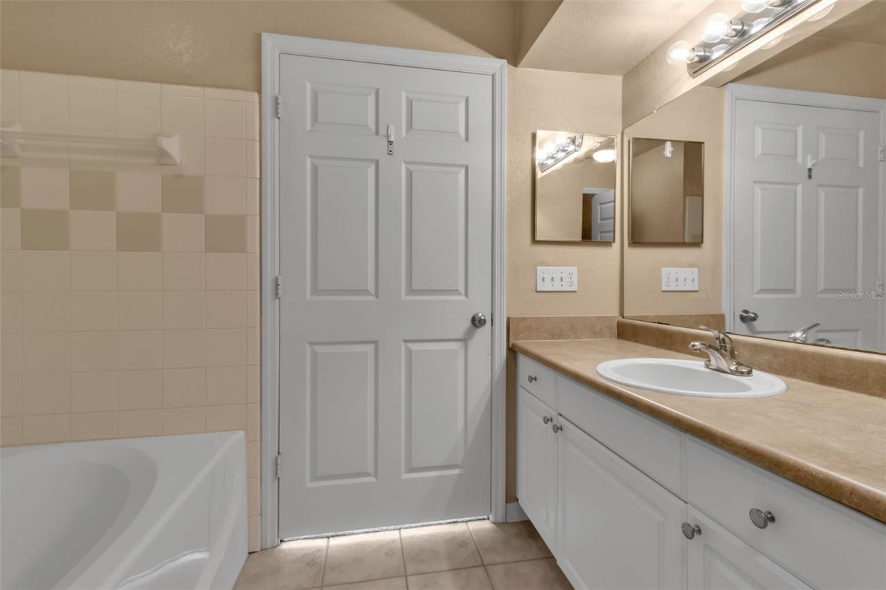 5511 Rosehill Road, Unit 203, Sarasota, FL 34233 Photo