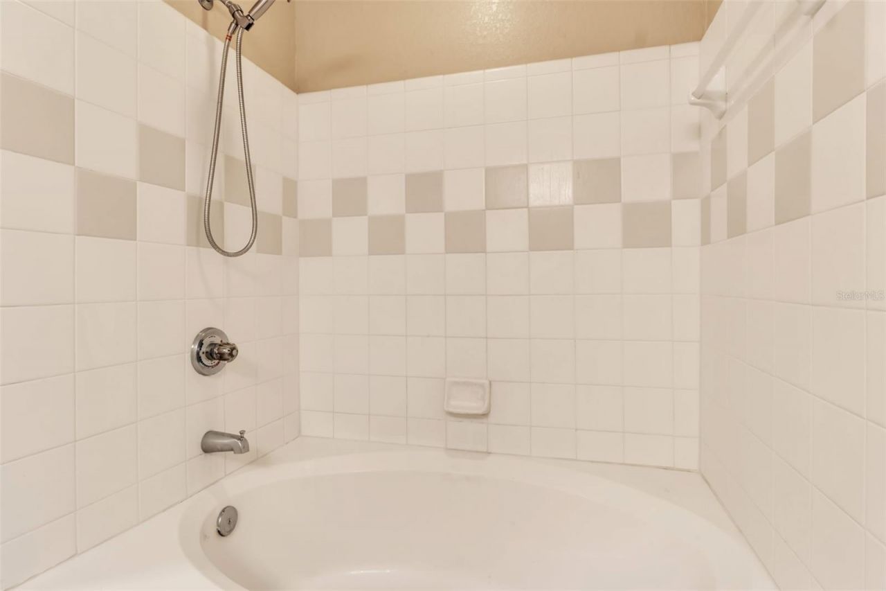 5511 Rosehill Road, Unit 203, Sarasota, FL 34233 Photo