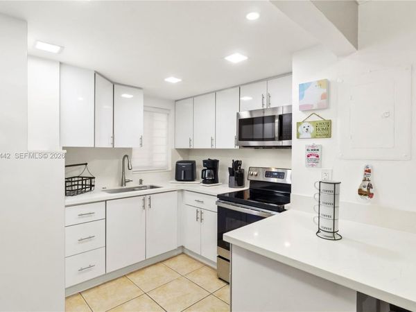 840 NW 87th Ave, Unit 405, Miami, FL 33172