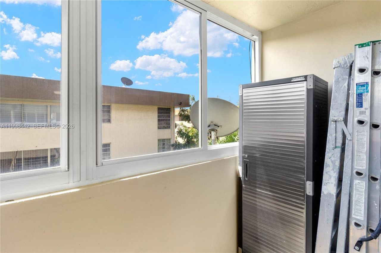 Please Call For Address, Unit 405, Miami, FL 33172 Photo