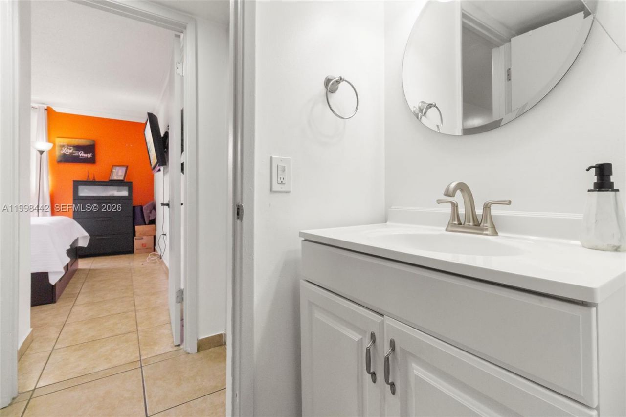 Please Call For Address, Unit 405, Miami, FL 33172 Photo