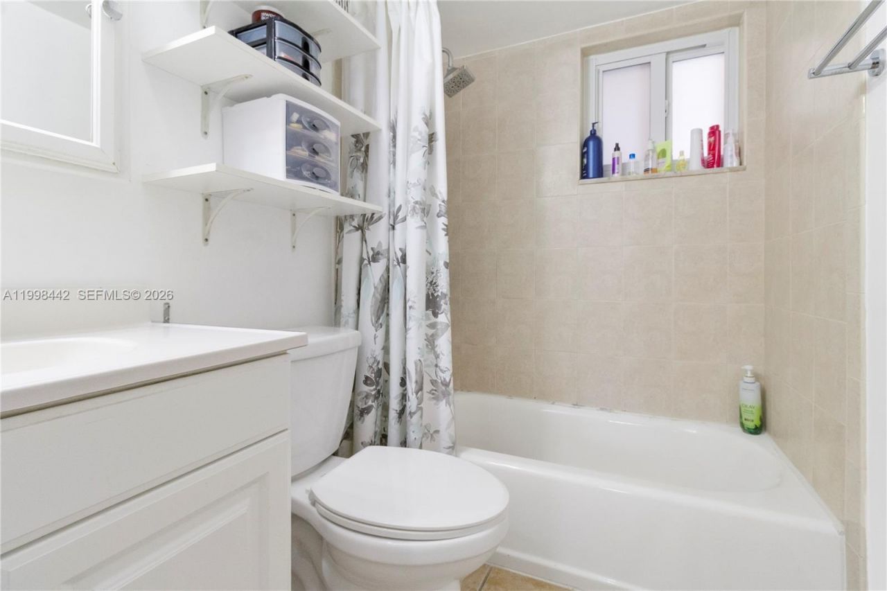 Please Call For Address, Unit 405, Miami, FL 33172 Photo