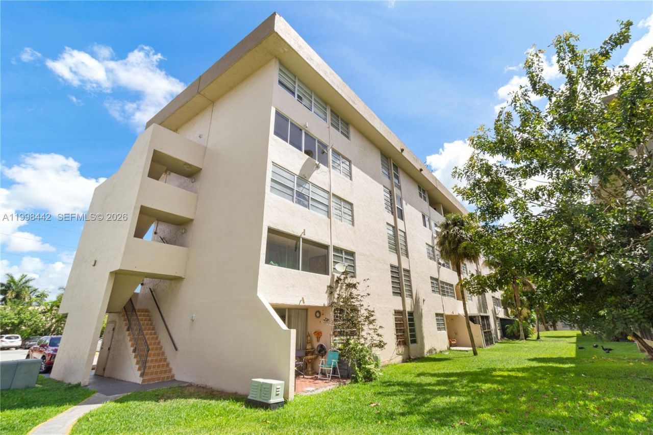 Please Call For Address, Unit 405, Miami, FL 33172 Photo