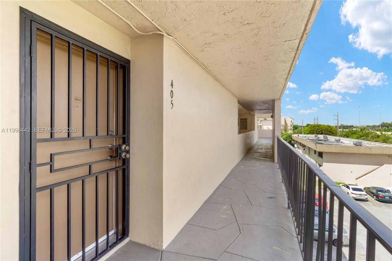 Please Call For Address, Unit 405, Miami, FL 33172 Photo