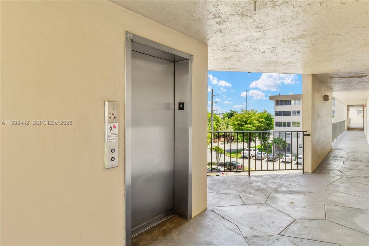 Please Call For Address, Unit 405, Miami, FL 33172 Photo