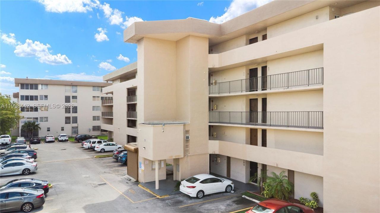 Please Call For Address, Unit 405, Miami, FL 33172 Photo